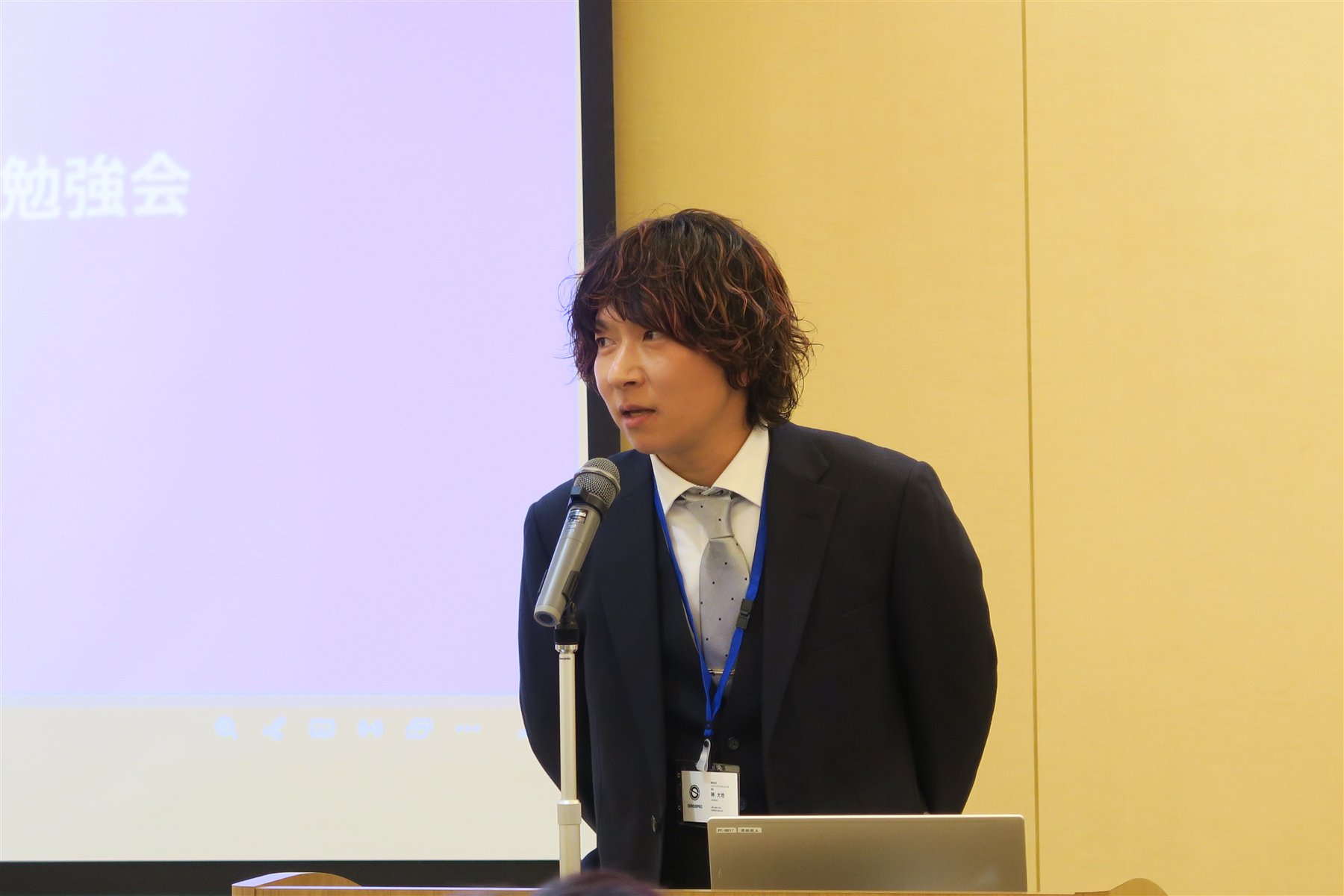 勉強会で登壇する神 大地